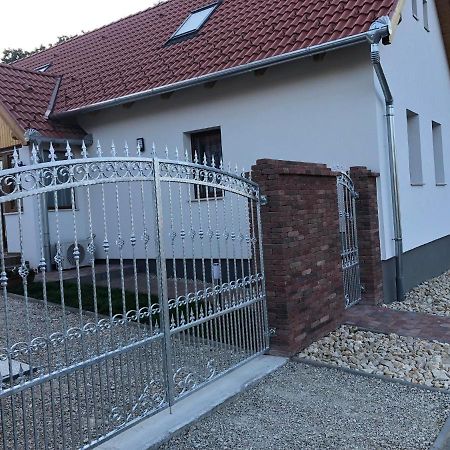 Fazekas Vendégház Balatonkeresztúr Exterior foto