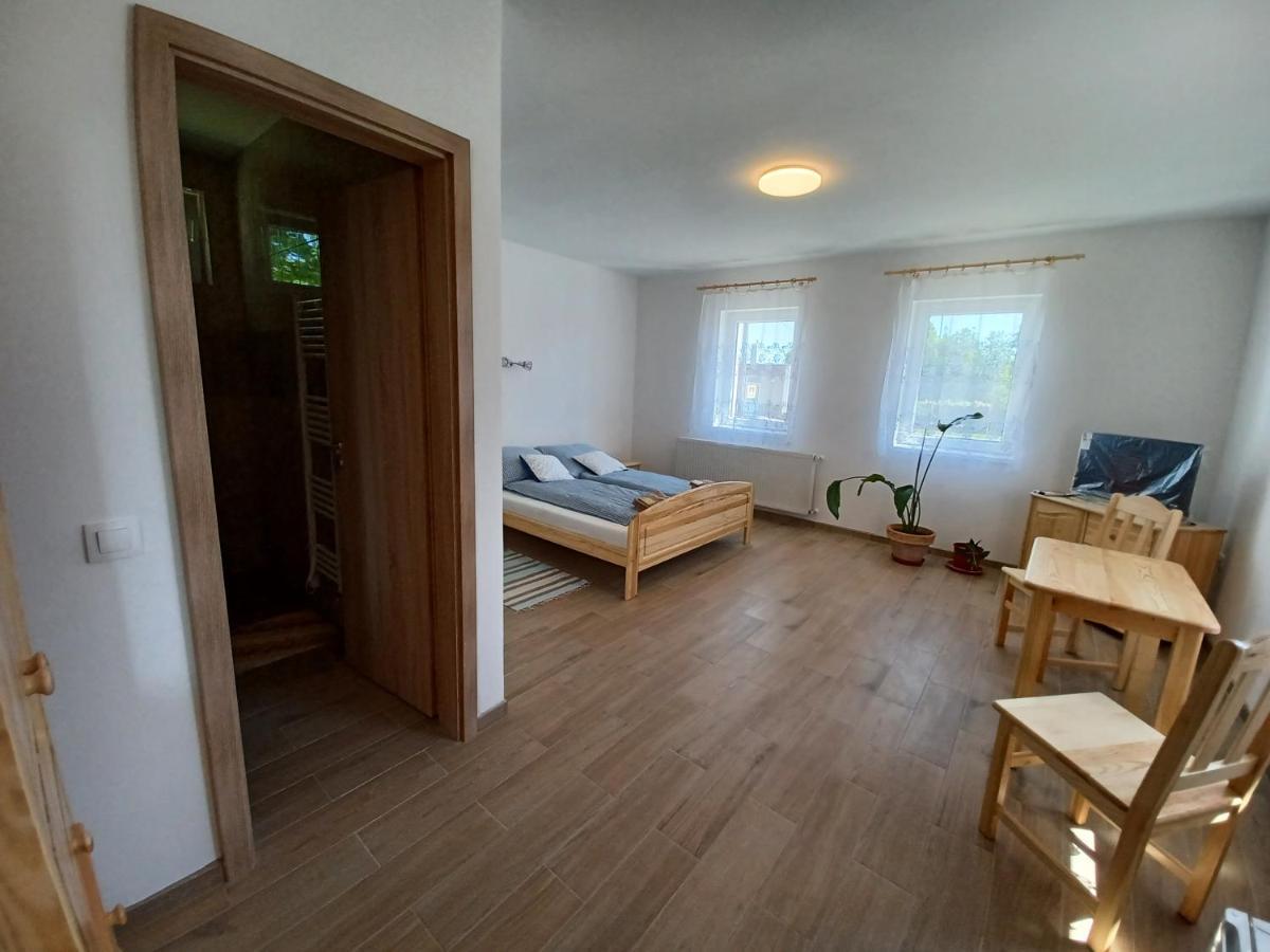 Fazekas Vendégház Balatonkeresztúr Exterior foto