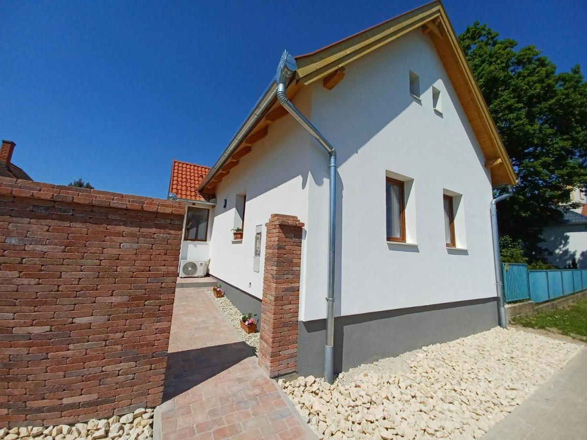 Fazekas Vendégház Balatonkeresztúr Exterior foto