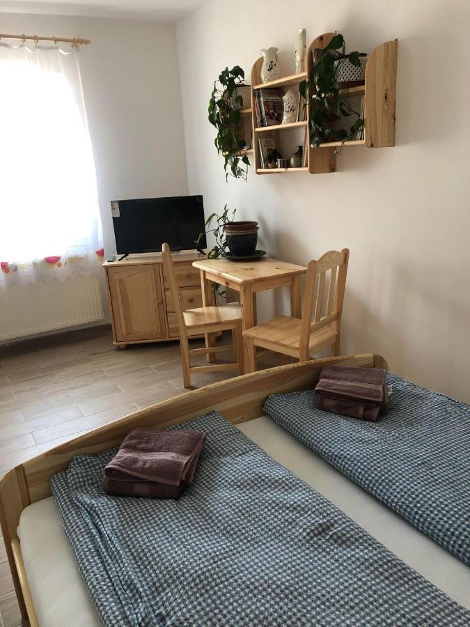 Fazekas Vendégház Balatonkeresztúr Exterior foto