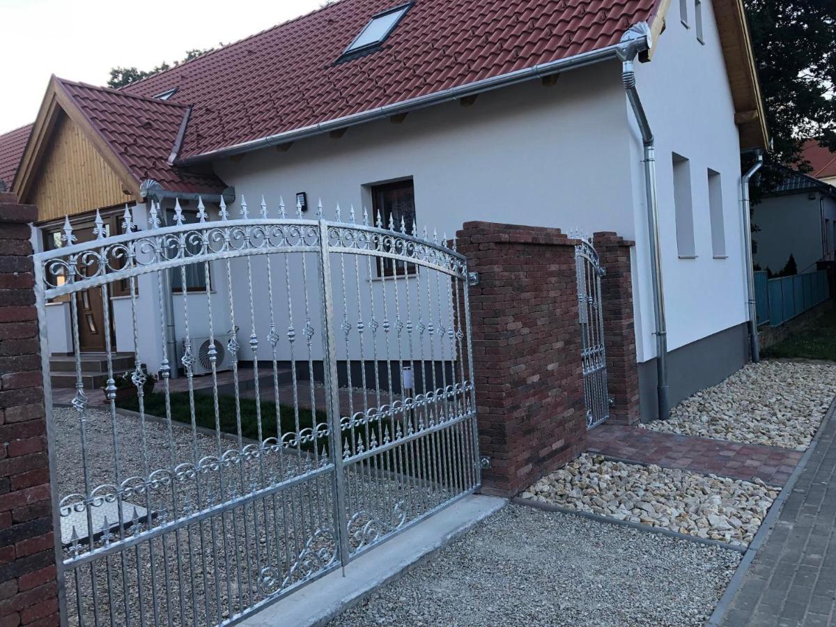 Fazekas Vendégház Balatonkeresztúr Exterior foto