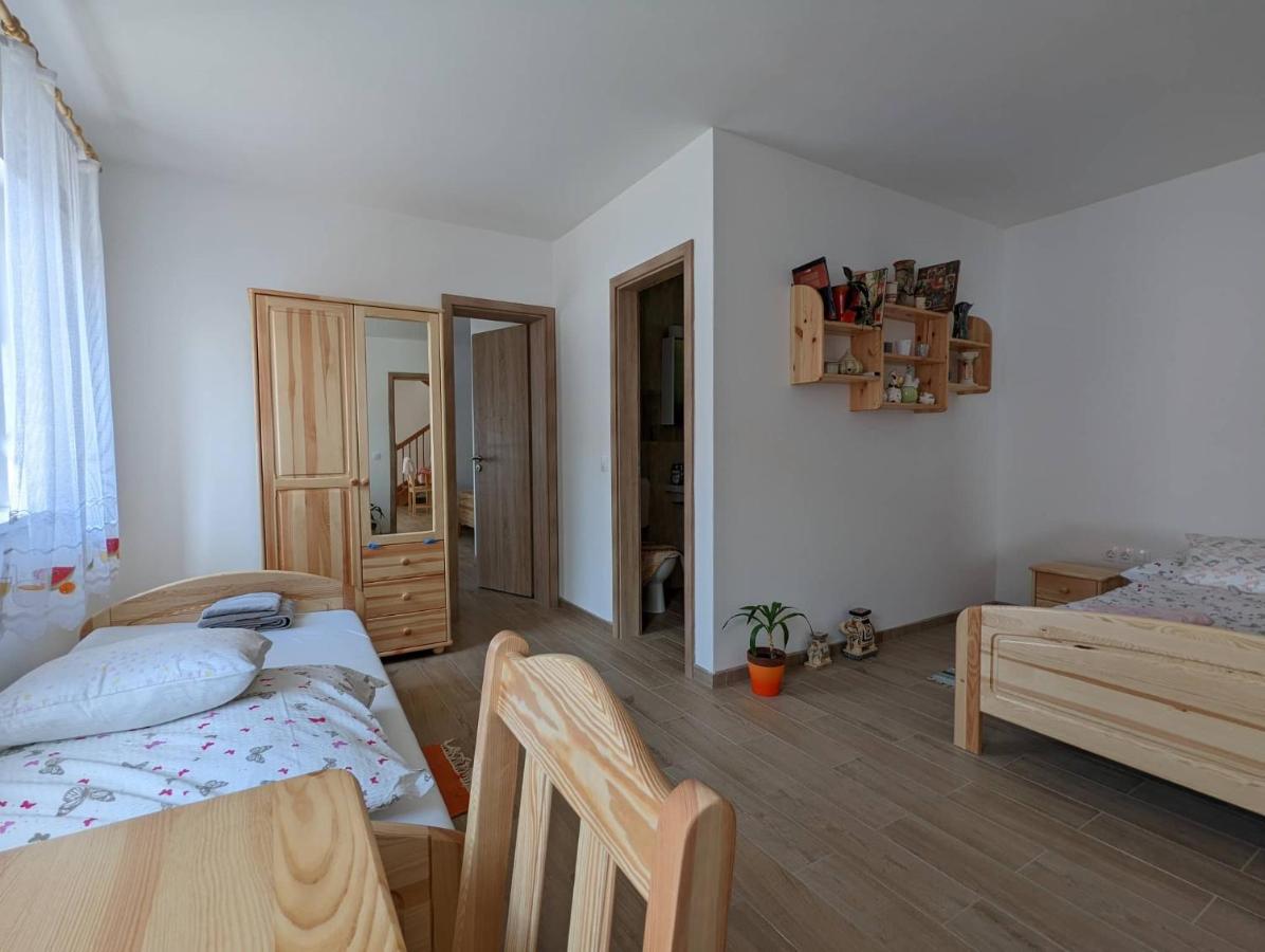 Fazekas Vendégház Balatonkeresztúr Exterior foto