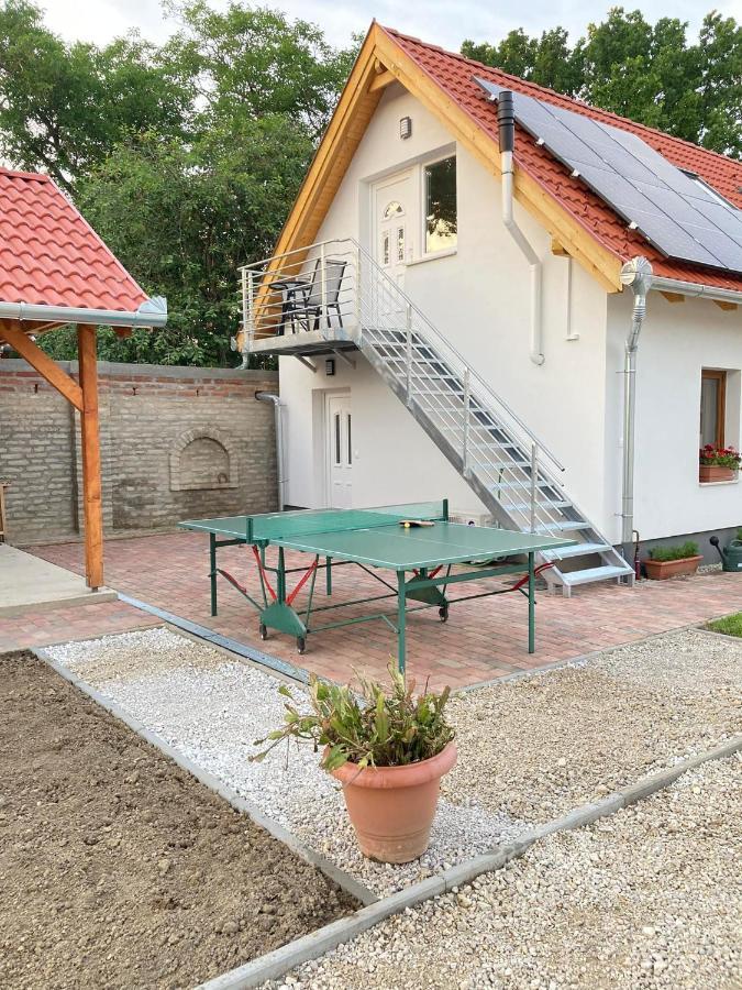 Fazekas Vendégház Balatonkeresztúr Exterior foto